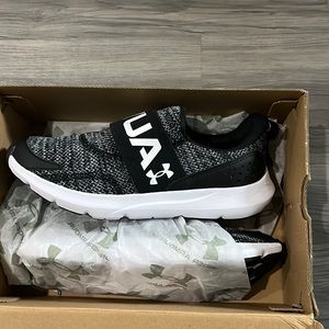 Youth boys under armour shoes